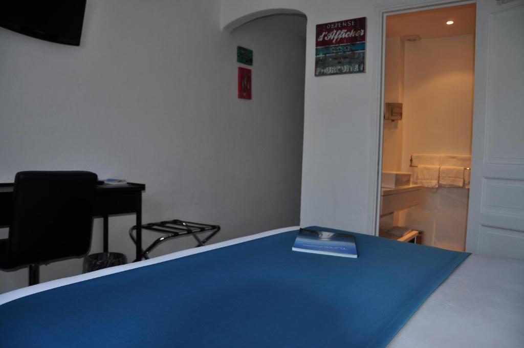 Hotel De La Vierge Noire Sainte-Maxime Room photo