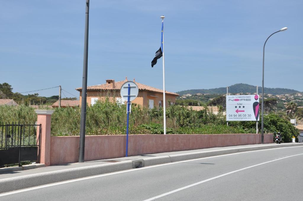 Hotel De La Vierge Noire Sainte-Maxime Exterior photo